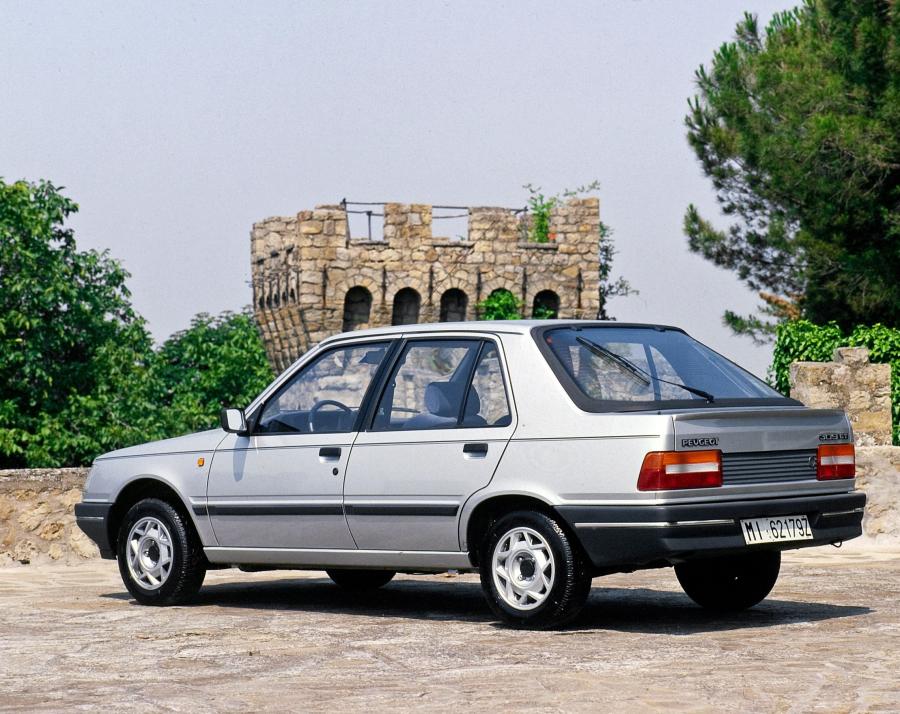  Peugeot 309 GT 5-Door 1985 года  (WW) (фото 7 из 10)